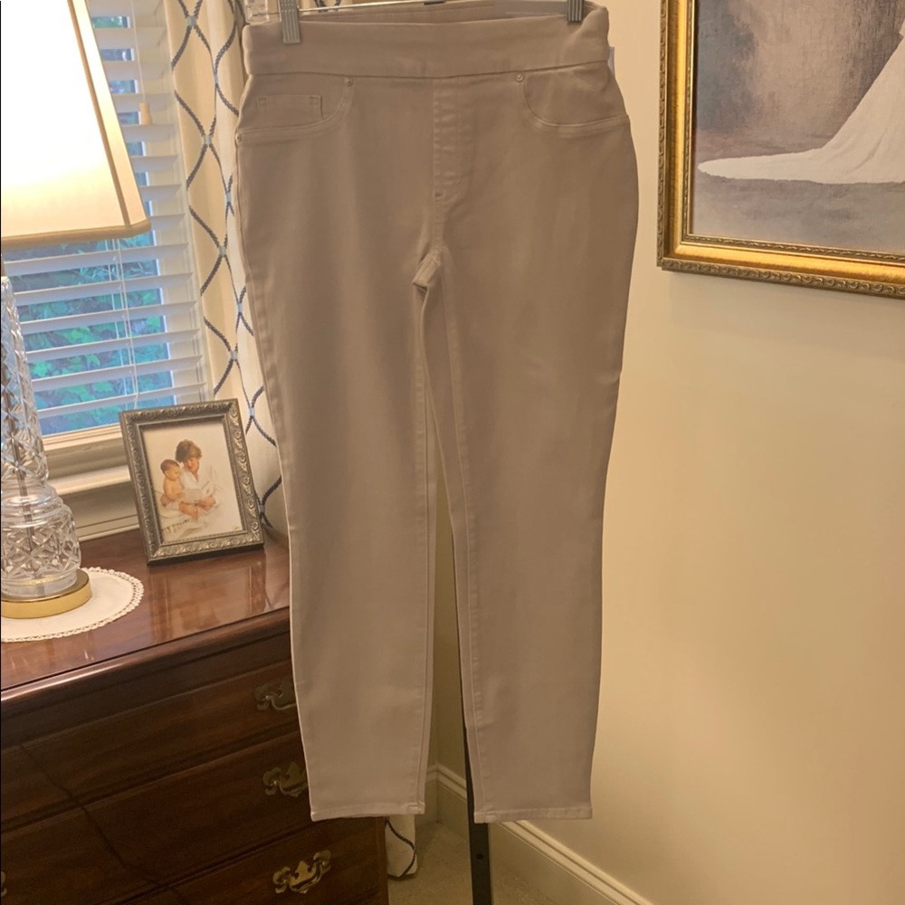 NWT Chico's Pull-On Ankle Jegging